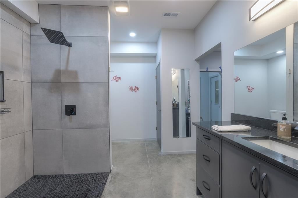 105 Hebar Street — photo 15