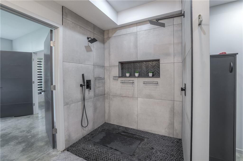 105 Hebar Street — photo 16