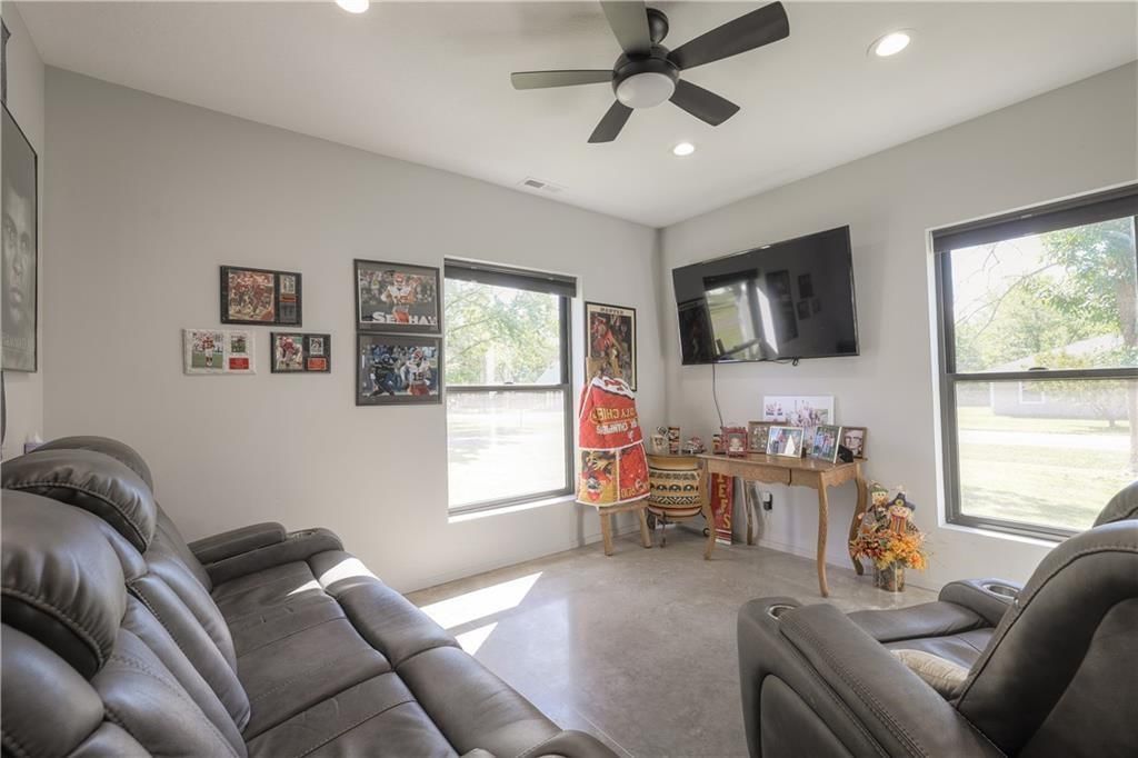 105 Hebar Street — photo 19