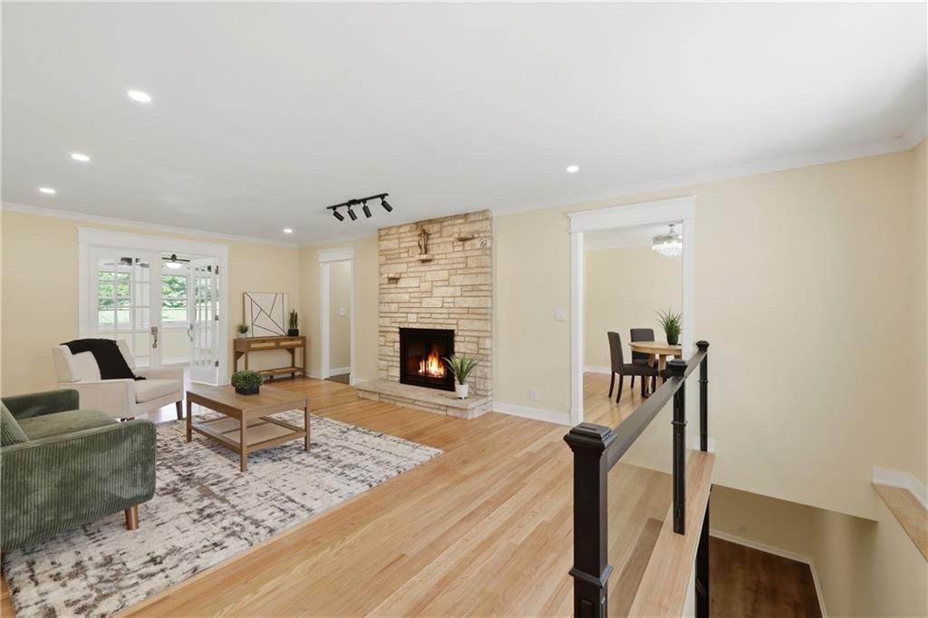 12107 Newbury Lane — photo 2