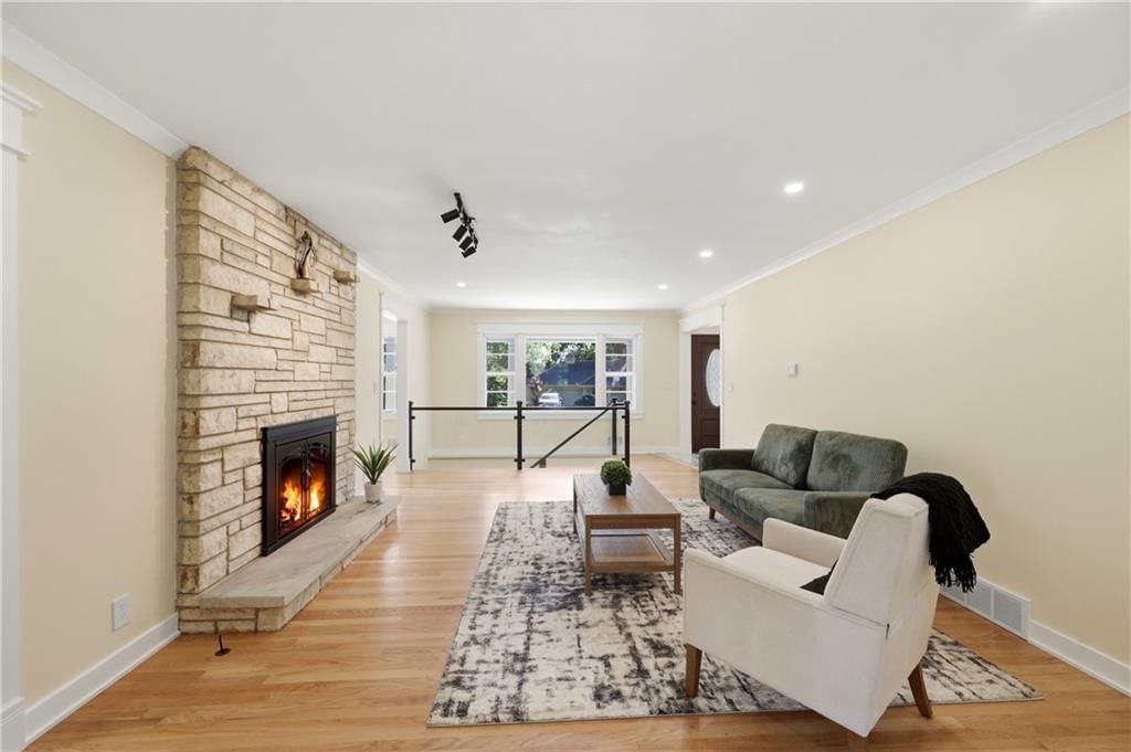 12107 Newbury Lane — photo 4