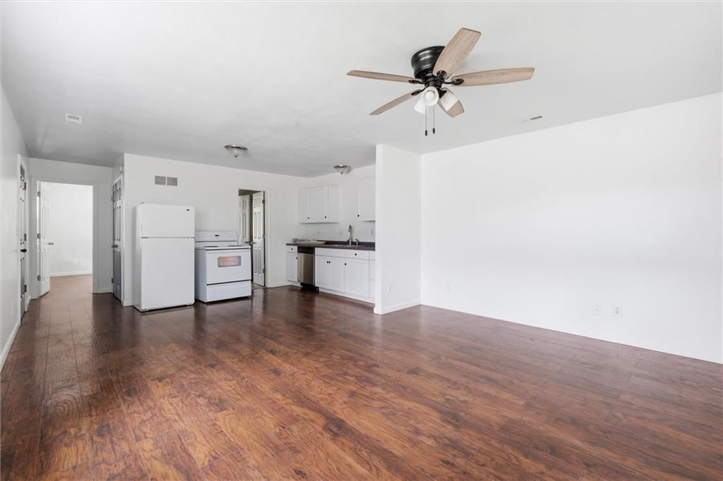 921 E 4th Street — photo 5