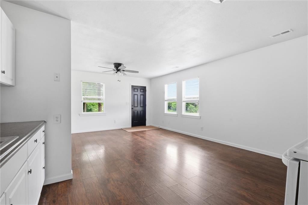 921 E 4th Street — photo 10