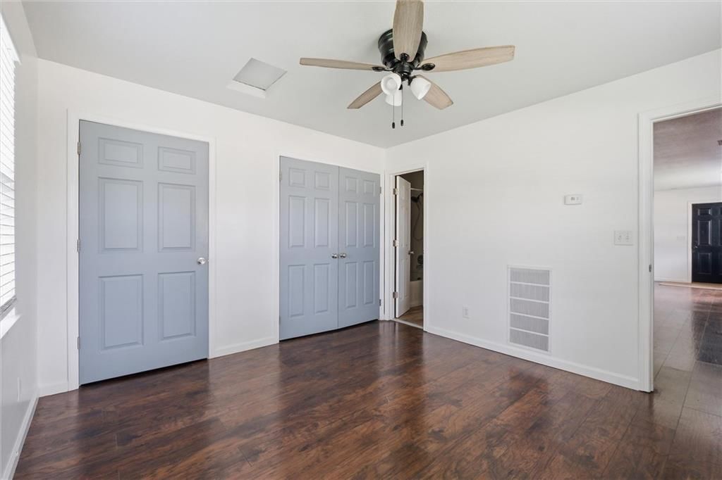 921 E 4th Street — photo 16