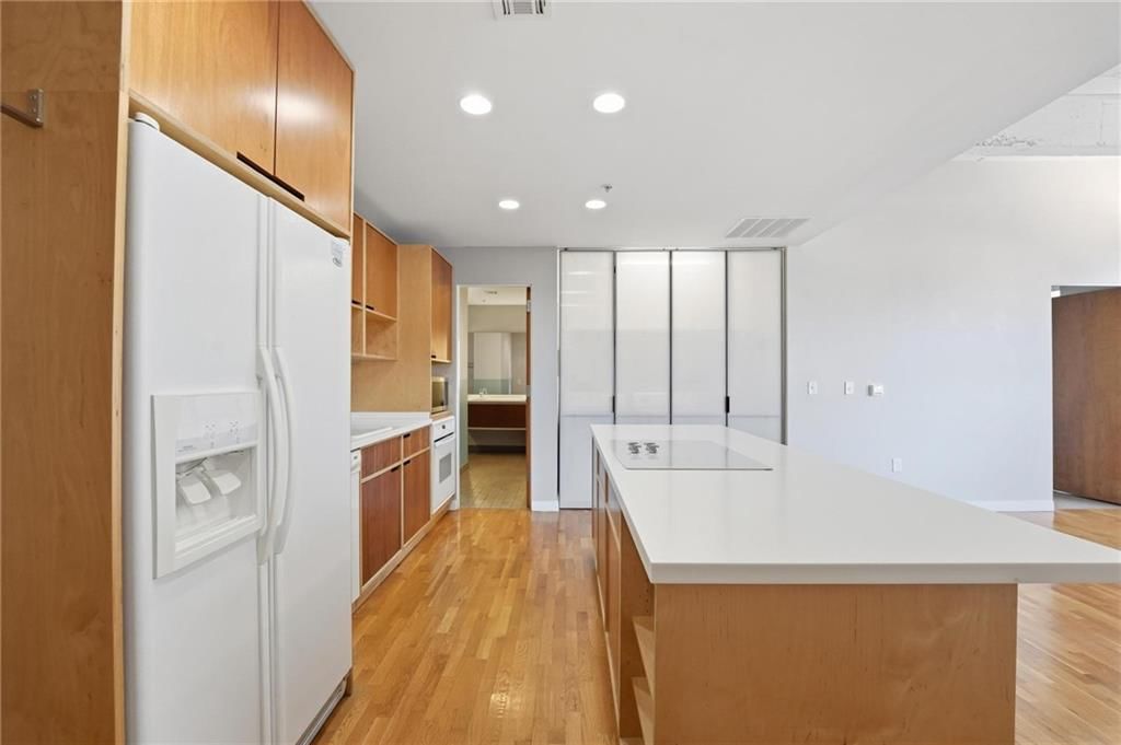 21 W 10TH Street — photo 3