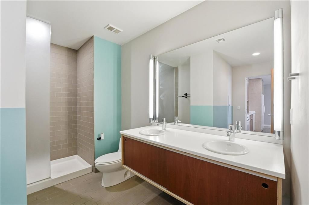 21 W 10TH Street — photo 11