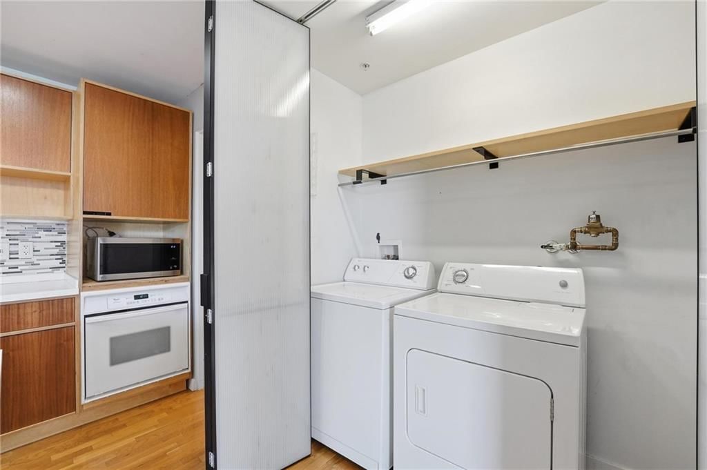 21 W 10TH Street — photo 12