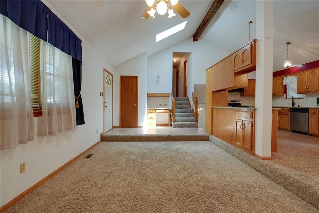 1211 N Davis Road — photo 4