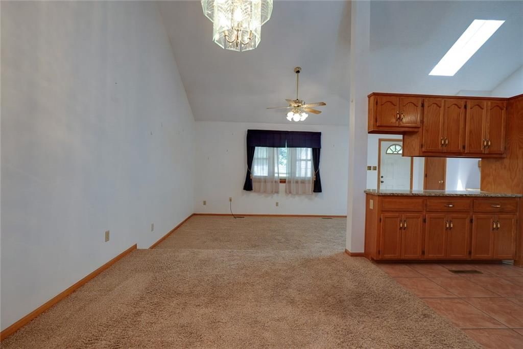 1211 N Davis Road — photo 6
