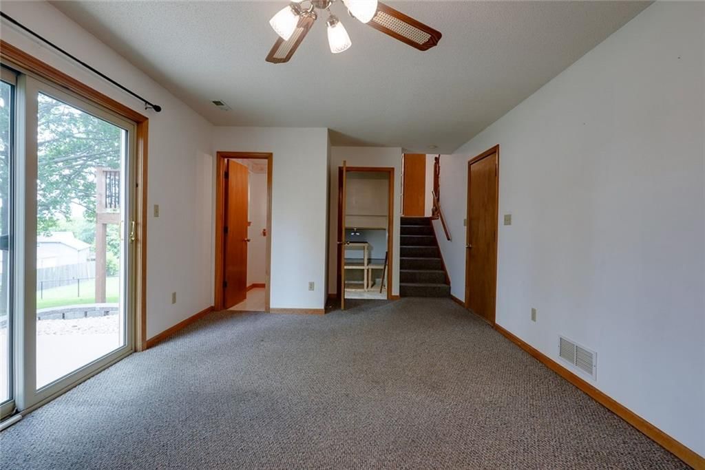 1211 N Davis Road — photo 11