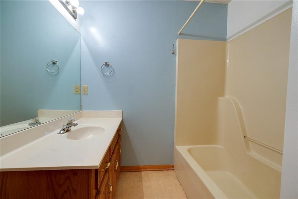 1211 N Davis Road — photo 16