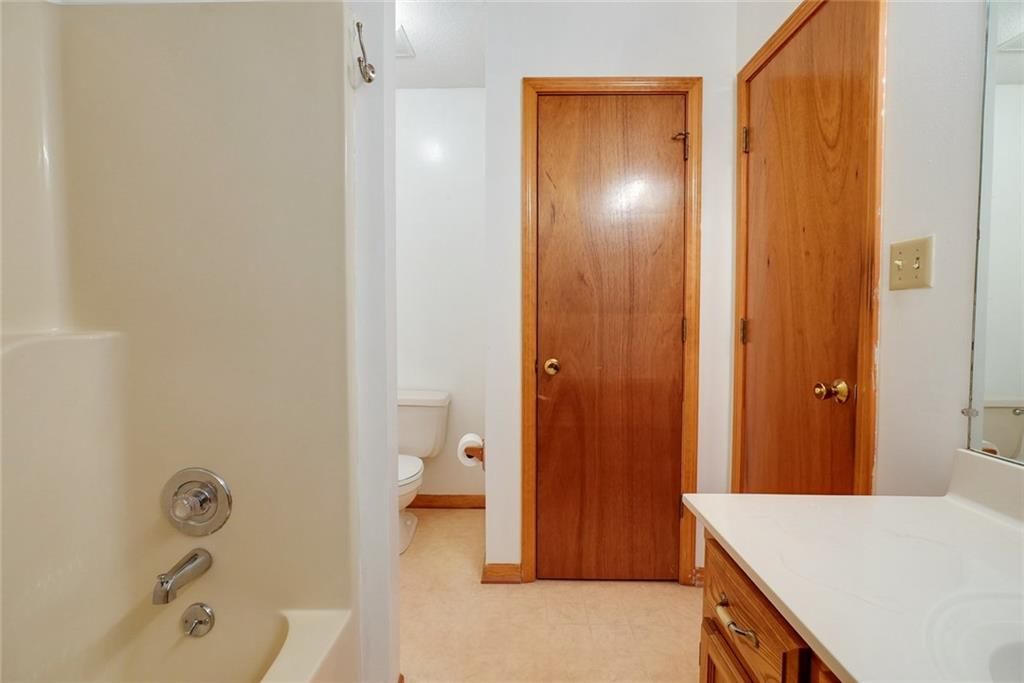 1211 N Davis Road — photo 17