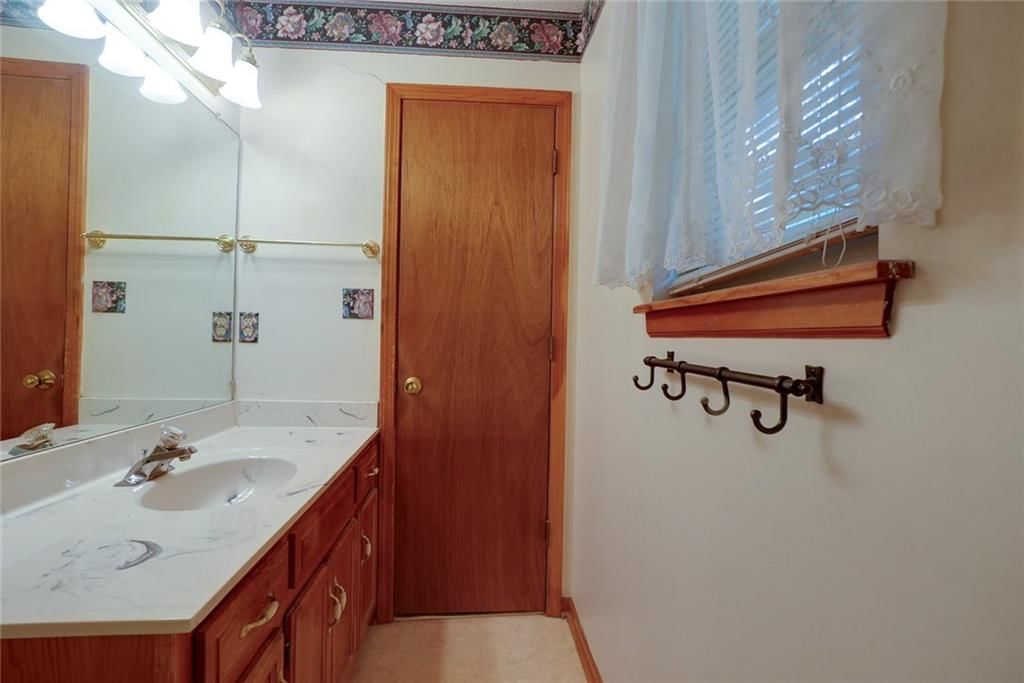 1211 N Davis Road — photo 27
