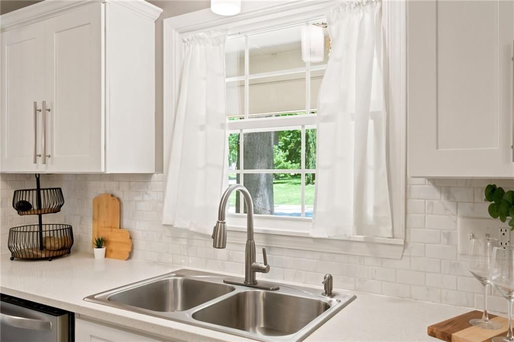 8411 W 86th Terrace — photo 9
