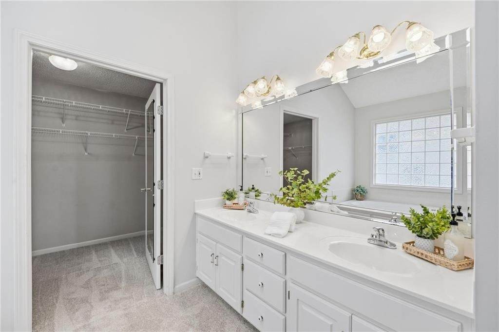 Photo 33 of 58 - 7904 N Cherry Street, Kansas City, MO 64118
