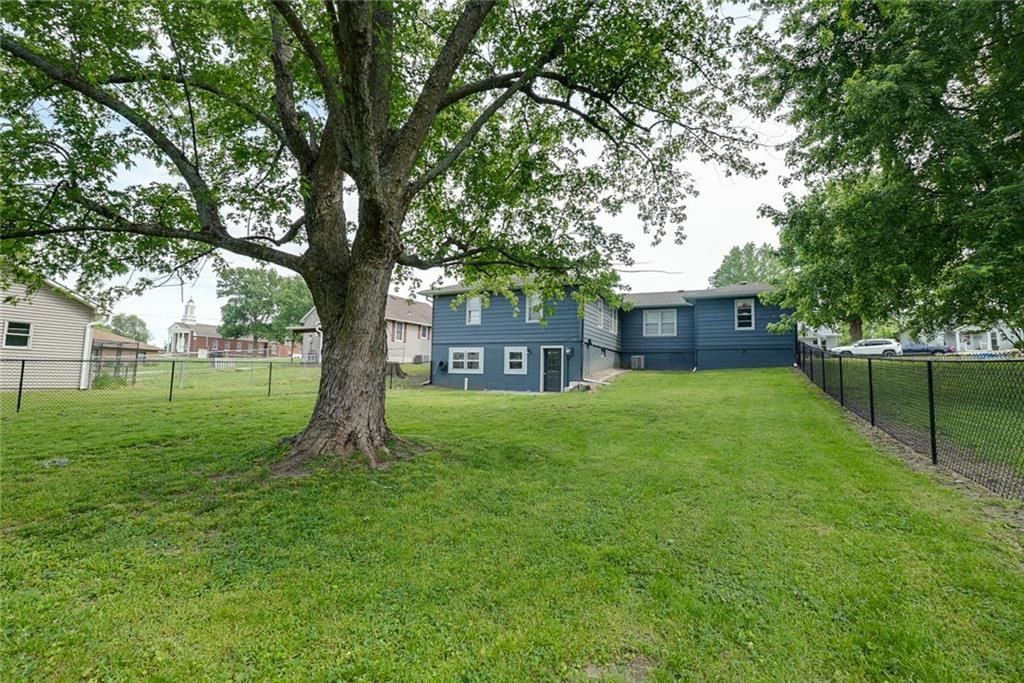 502 W Broadway Street — photo 7