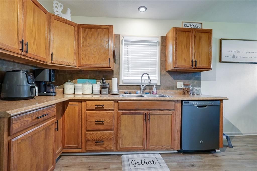502 W Broadway Street — photo 11