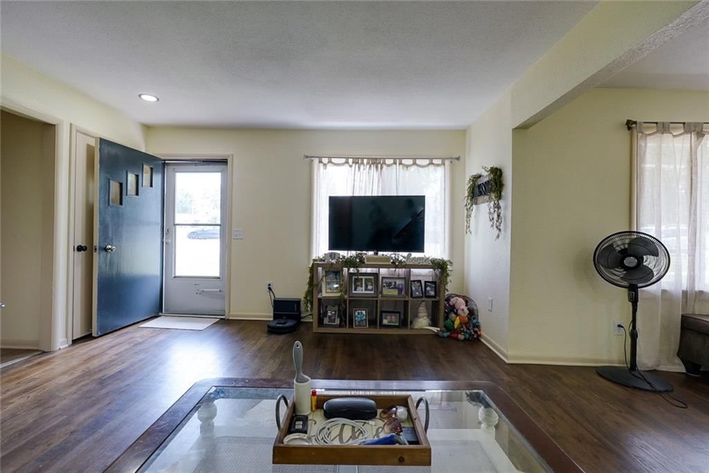 502 W Broadway Street — photo 15