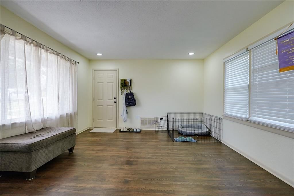 502 W Broadway Street — photo 16