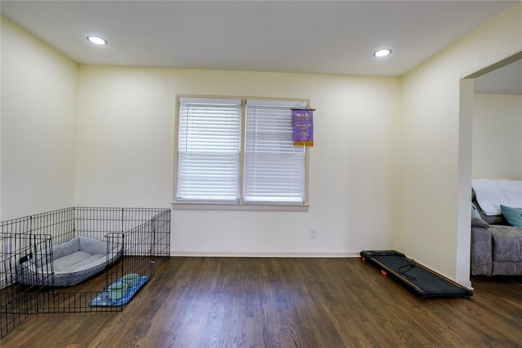 502 W Broadway Street — photo 17