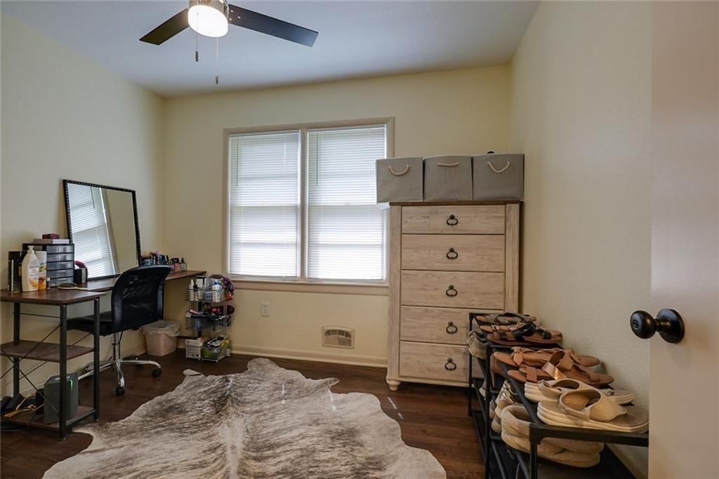 502 W Broadway Street — photo 19