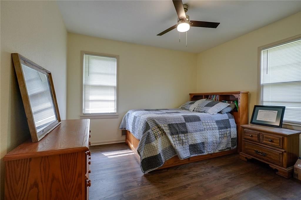 502 W Broadway Street — photo 22