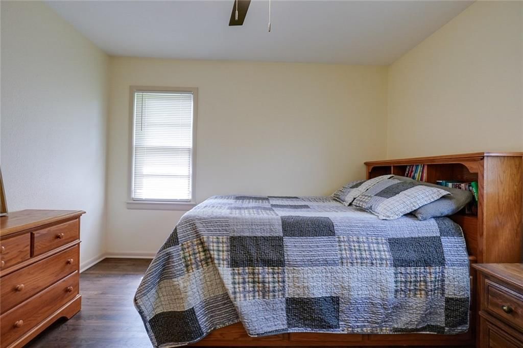 502 W Broadway Street — photo 23