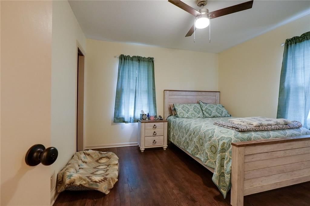 502 W Broadway Street — photo 26