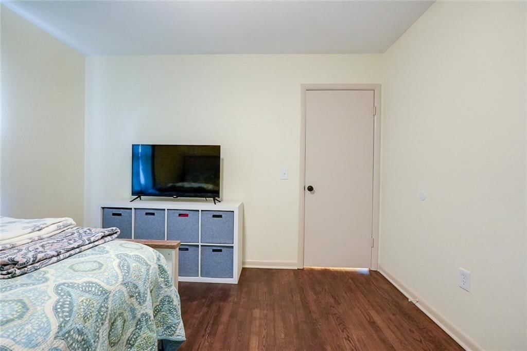 502 W Broadway Street — photo 27