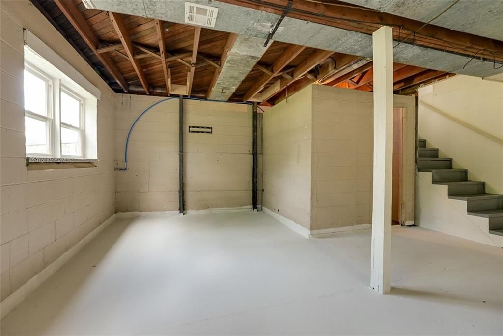 502 W Broadway Street — photo 31