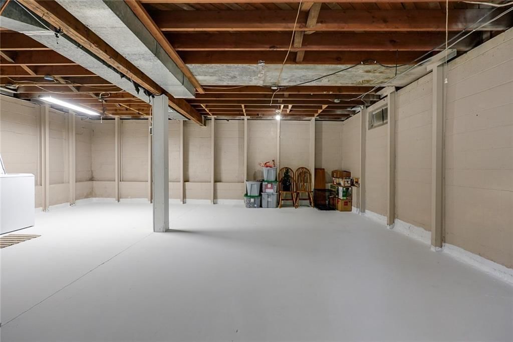 502 W Broadway Street — photo 32