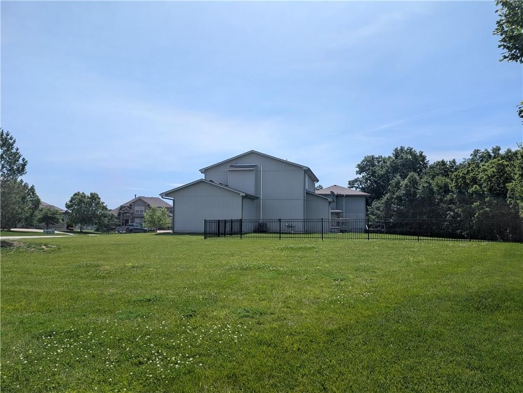 1204 Rich Boulevard — photo 40