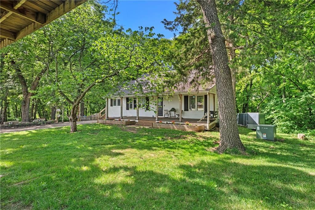 27800 Wonka Drive, Louisburg, KS