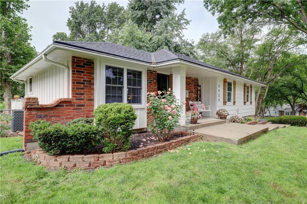 2420 SW Rome Court — photo 2