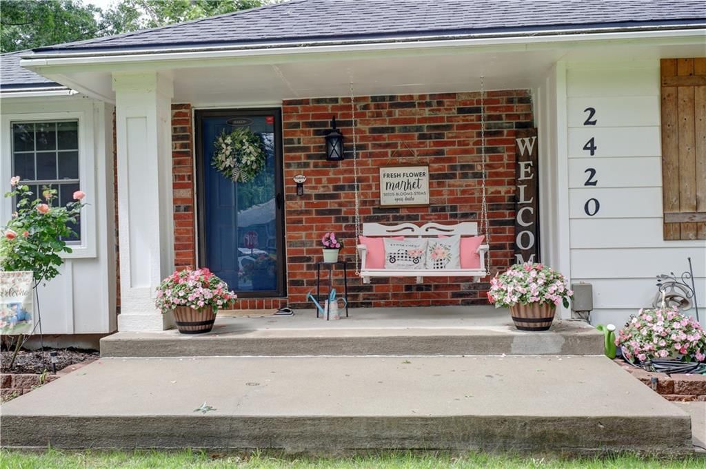 2420 SW Rome Court — photo 3
