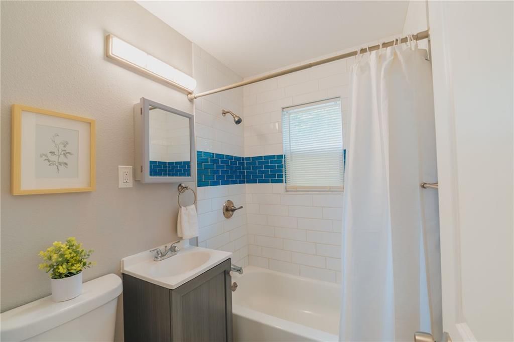 5034 Ottawa Street — photo 10