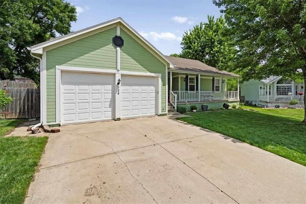 724 NE Hunters Ridge N/A — photo 2