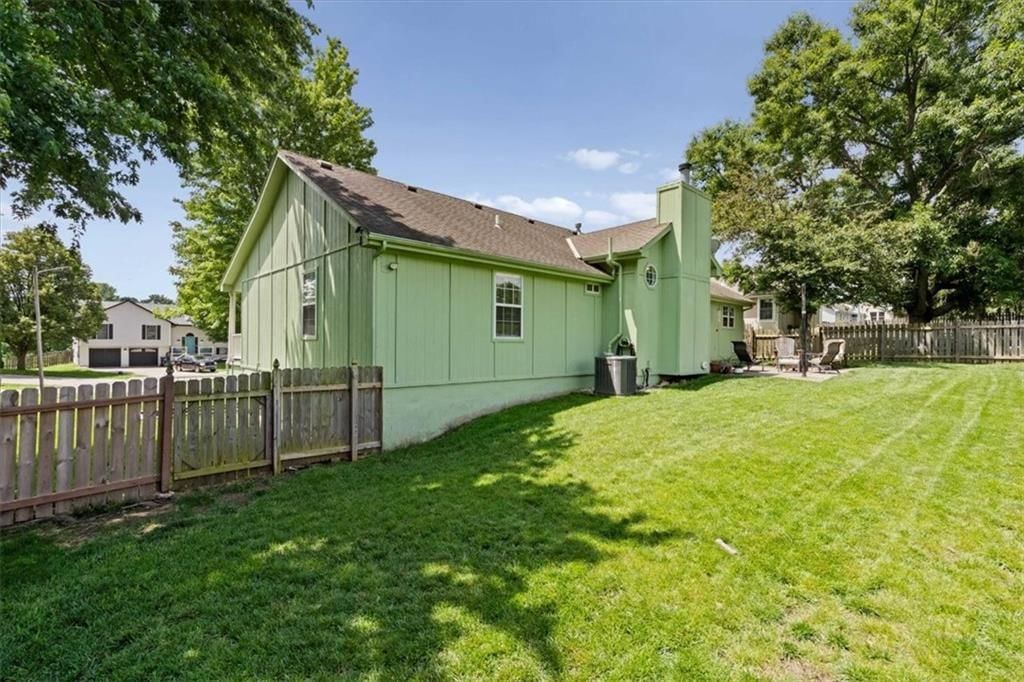 724 NE Hunters Ridge N/A — photo 35