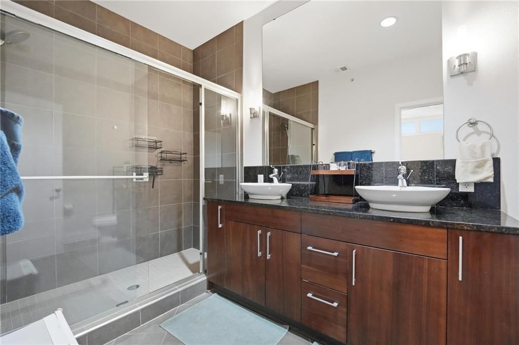 4521 Wornall Road — photo 24