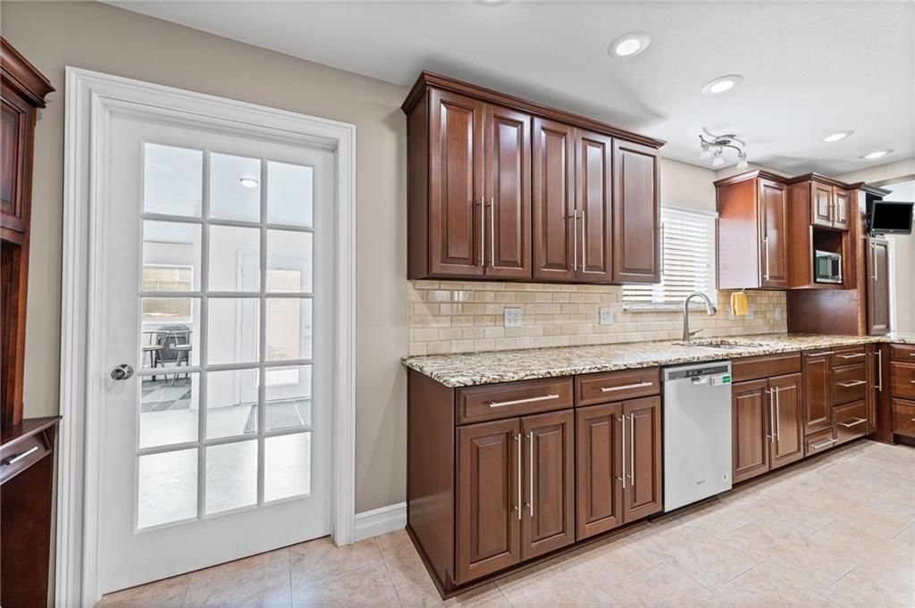 2319 Fayette Street — photo 23
