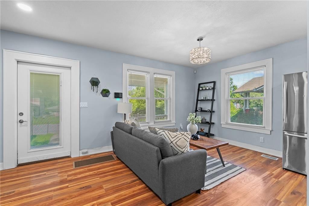 1219 S Glenwood Street — photo 3