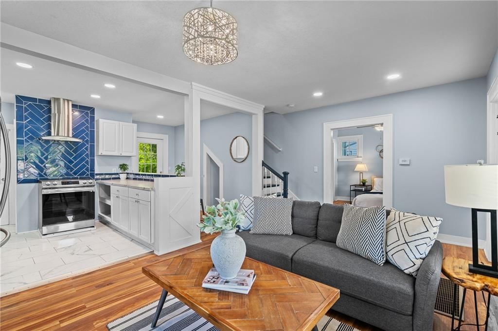 1219 S Glenwood Street — photo 4