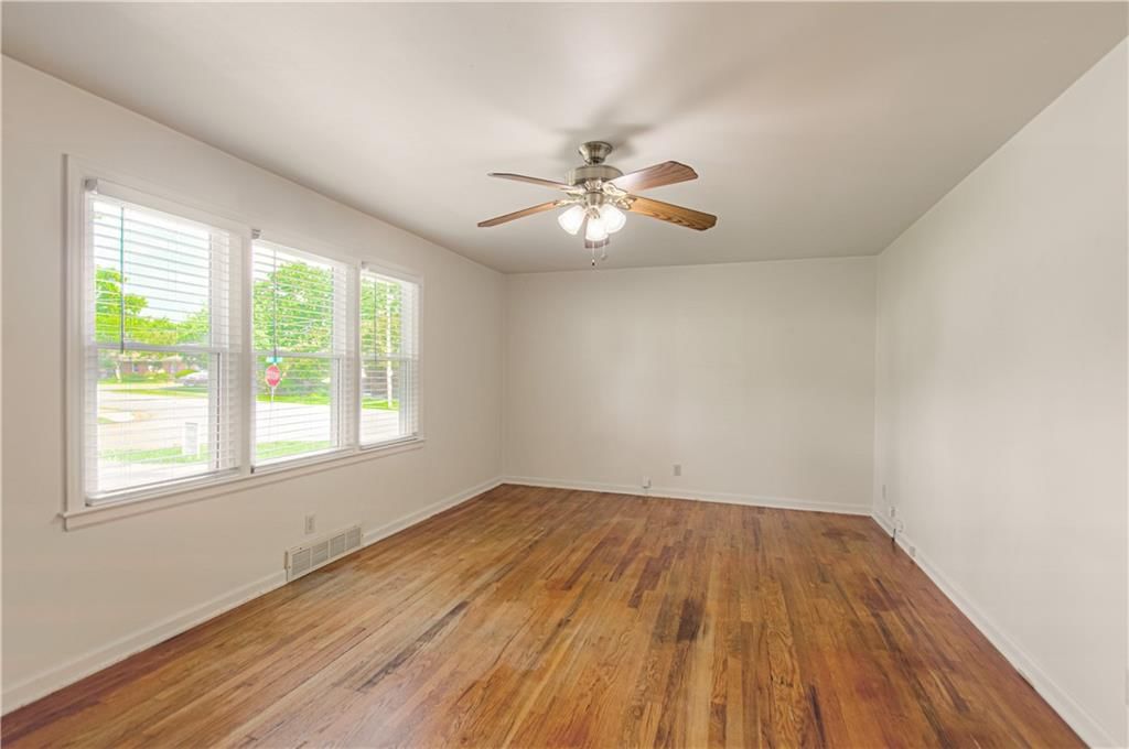 11624 W 68th Street — photo 5