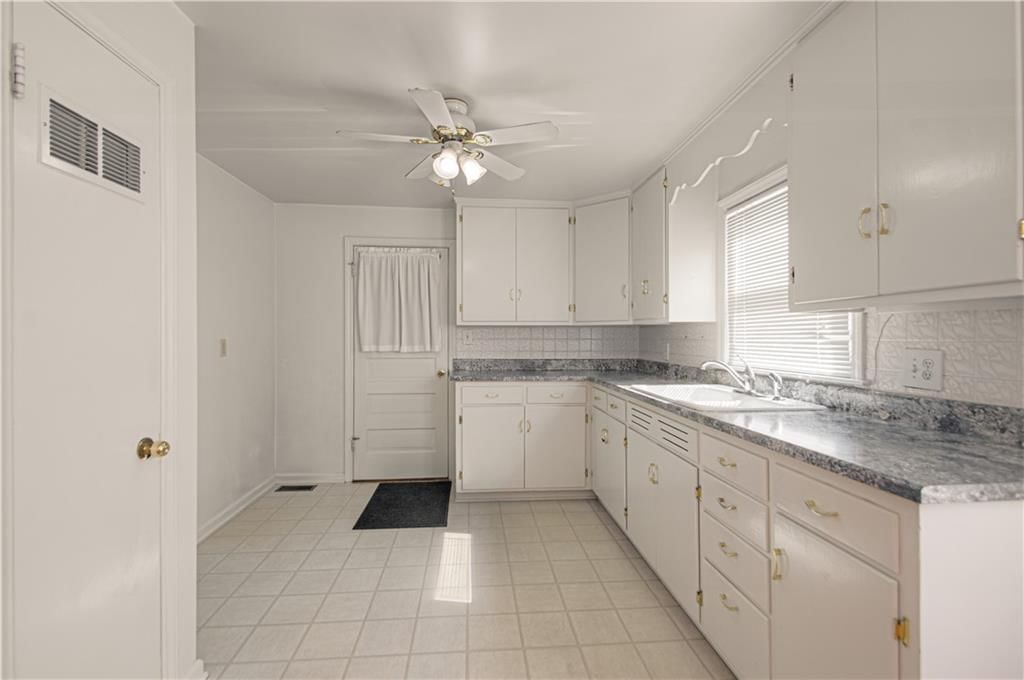11624 W 68th Street — photo 8