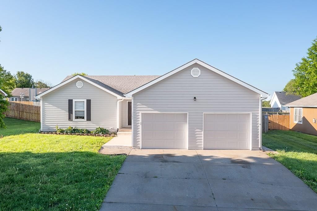 1762 Finch Drive, Tonganoxie, KS