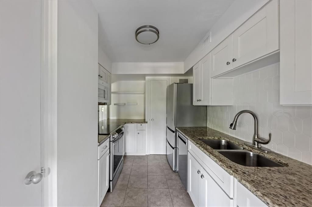 4550 Warwick Boulevard — photo 13