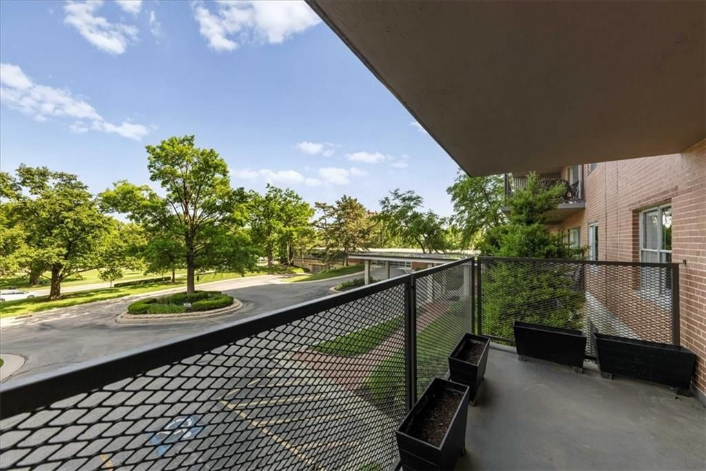 4550 Warwick Boulevard — photo 20