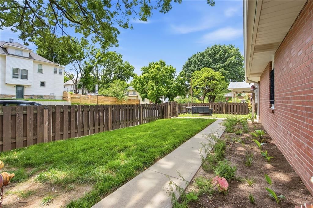300 N 20TH Street — photo 35