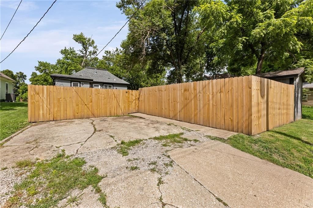 619 N Main Street — photo 30