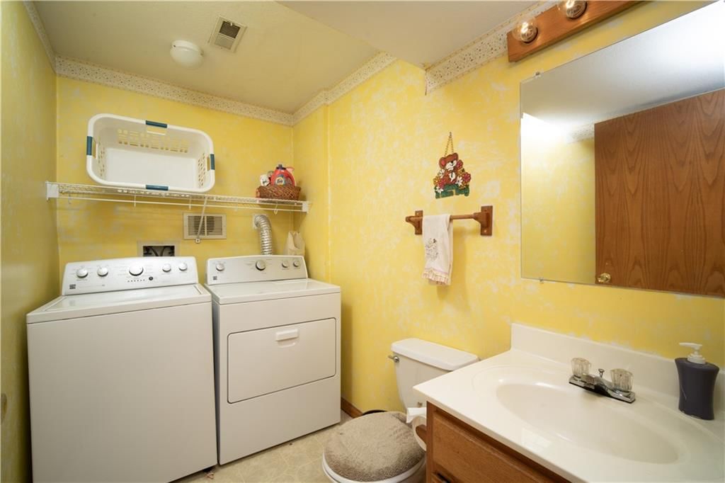 220 E 7th Street — photo 25